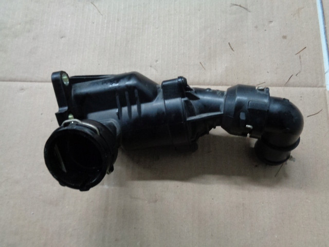 VW AUDI OBUDOWA TERMOSTATU KROCIEC 04L121111C