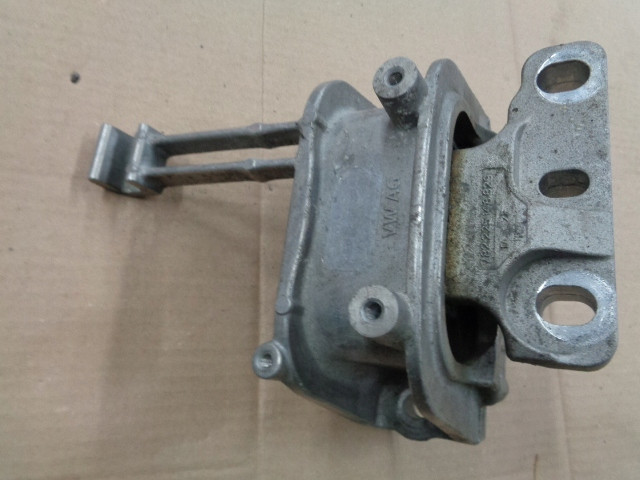 VW AUDI SKODA PODUSZKA SILNIKA 782215145182