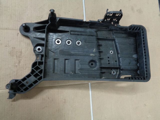 SKODA KODIAQ PODSTAWA AKUMULATORA 5QF915325B