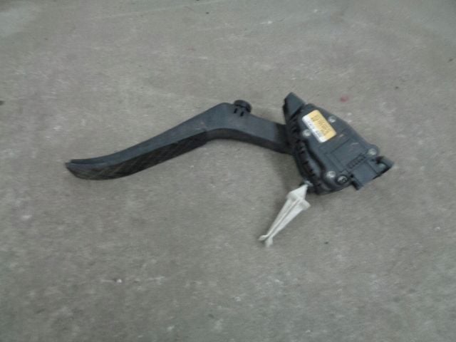 VW TOUAREG II 7P PEDAL GAZU 7L0723507D