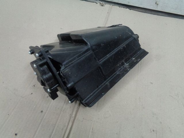 VW TOUAREG II 7P KANAL POWIETRZA LEWY 7P0820351