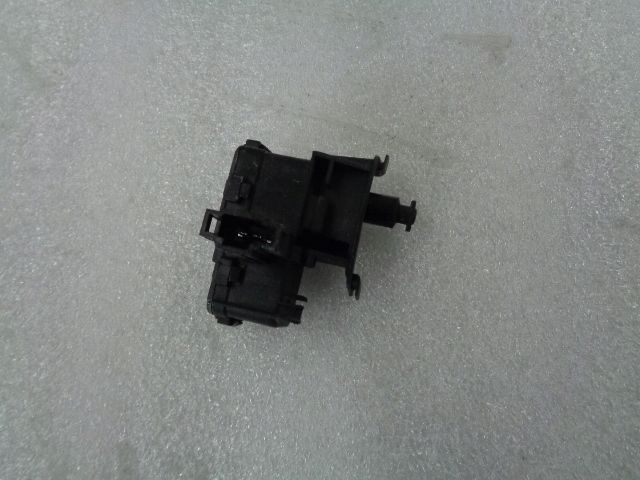VW TOUAREG II 7P SILOWNIK KLAPKI PALIWA 7P0810773