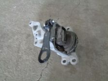 RENAULT TRAFIC III LAPA SILNIKA PRAWA 112101360R