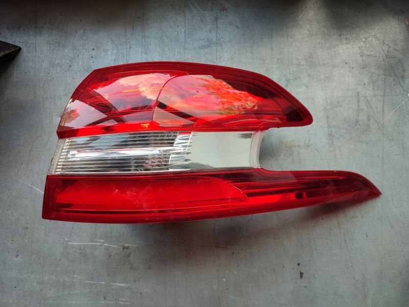 PEUGEOT 308 II LIFT SW KOMBI LAMPA PRAWA TYL TYLNA