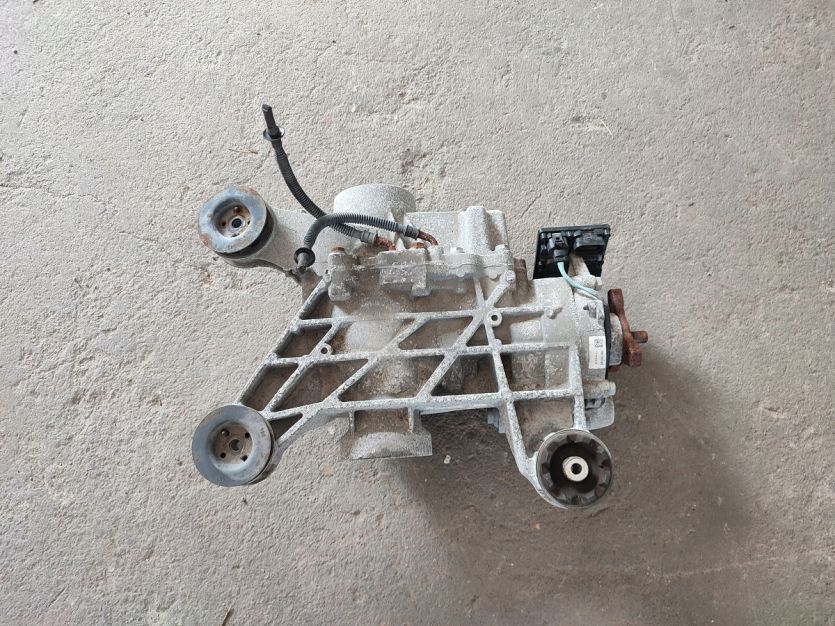 VW ATLAS TERAMONT 4X4 MOST DYFER TYL 0AY525010AE