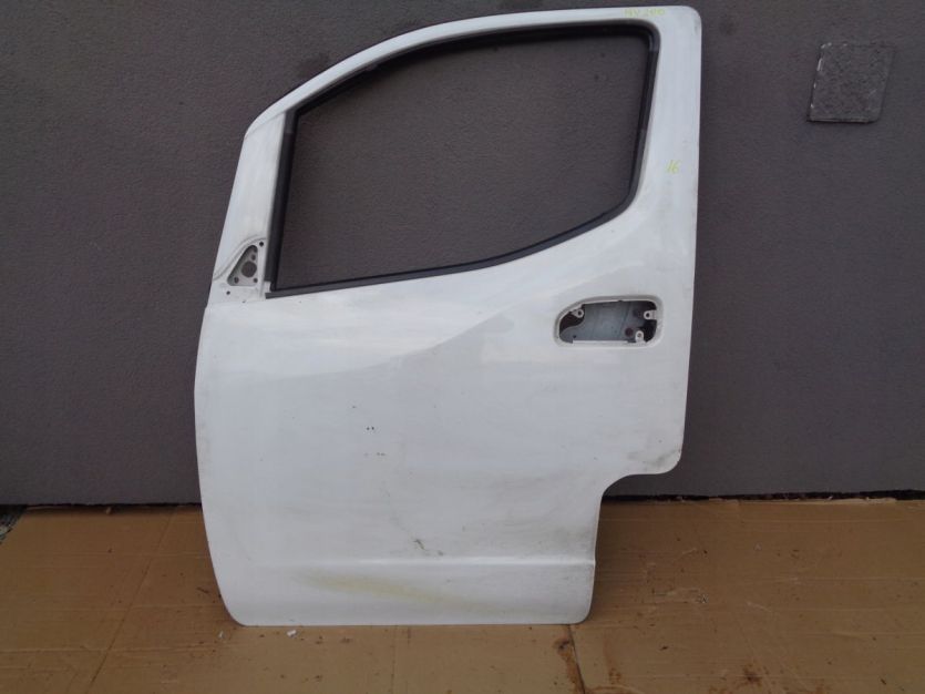 NISSAN NV200 DRZWI LEWE PRZOD PRZEDNIE