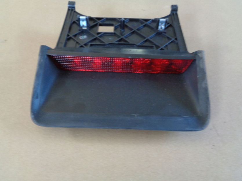 DODGE CHALLENGER TRZECIE SWIATLO STOP 05028782AD