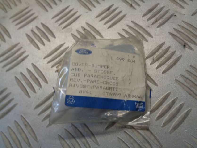 FORD KUGA ZASLEPEKA HAKA PRZOD 8V41-17A989-ABXWAA