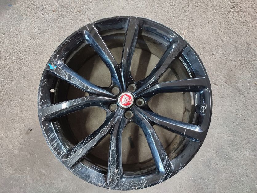 JAGUAR F-PACE SVR FELGA ALUMINIOWA PRZOD 22 9 ET41