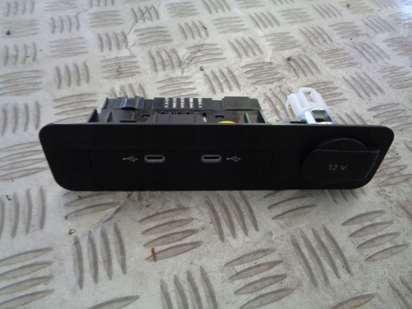 VW ATLAS CROSS PORT GNIAZDO USB ZAPALNICZKA