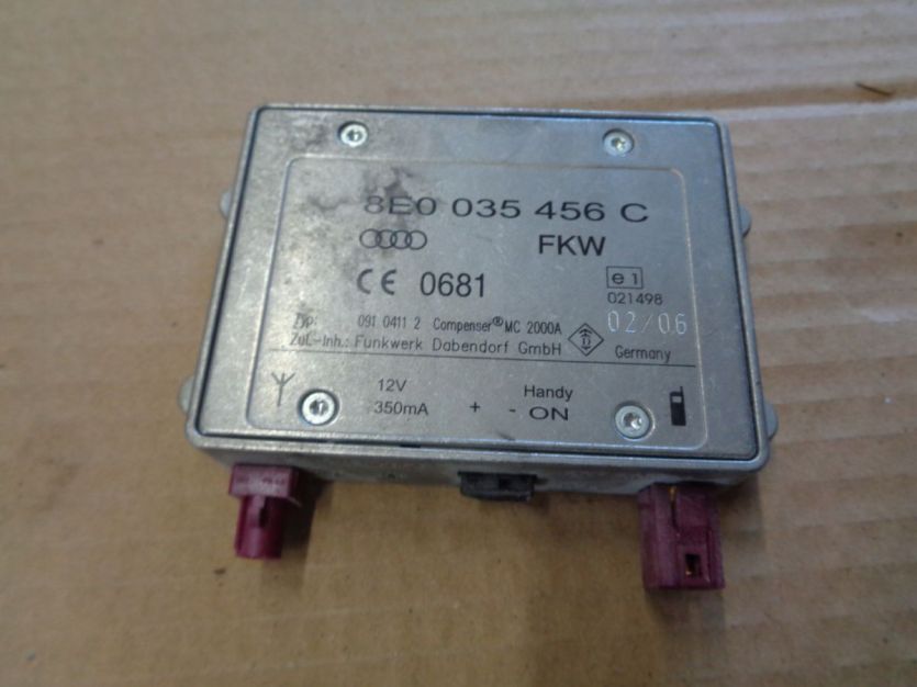 AUDI A4 B7 WZMACNIACZ ANTENY 8E0035456C