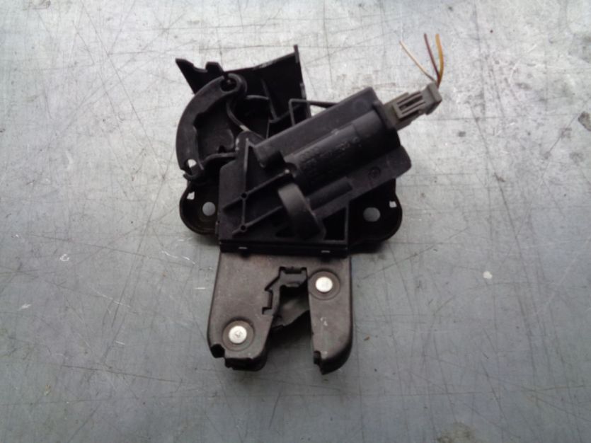 AUDI A4 A5 ZAMEK KLAPY TYL BAGAZNIKA 4F5827505