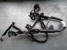 VOLVO V40 WIAZKA DRZWI PRAWA PRZOD 31334099-AE