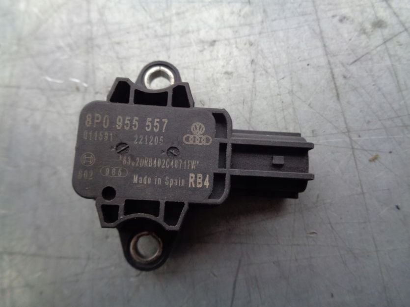 AUDI A4 B7 CZUJNIK UDERZENIOWY 8P0955557