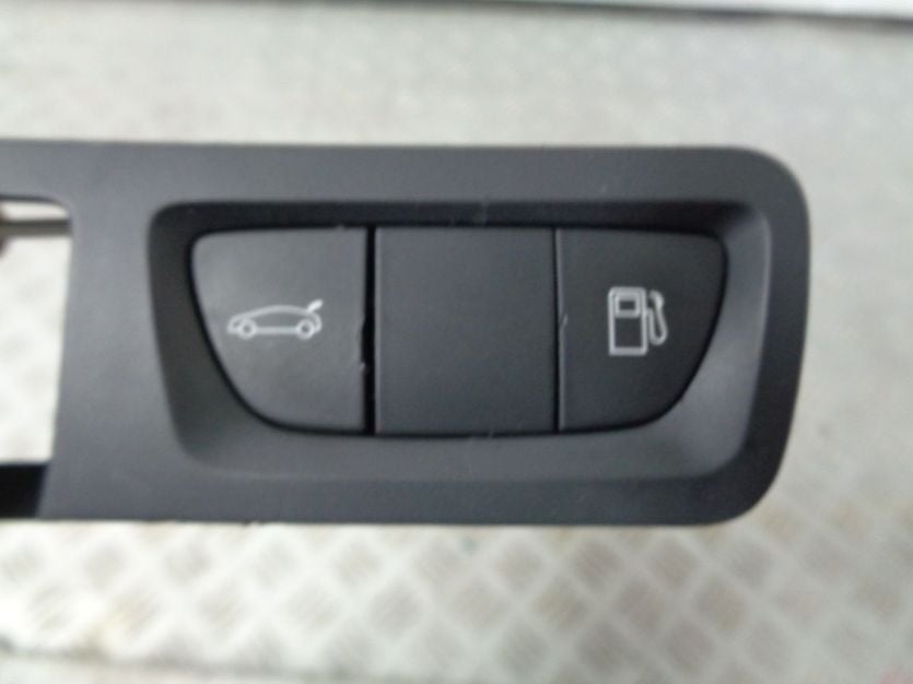 PEUGEOT 508 RXH SW KOMBI LIFT PRZYCISK KLAPY I WLEWU 96770584ZD