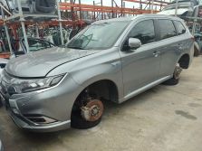 MITSUBISHI OUTLANDER III 2018 WAHACZ PRAWY PRZOD
