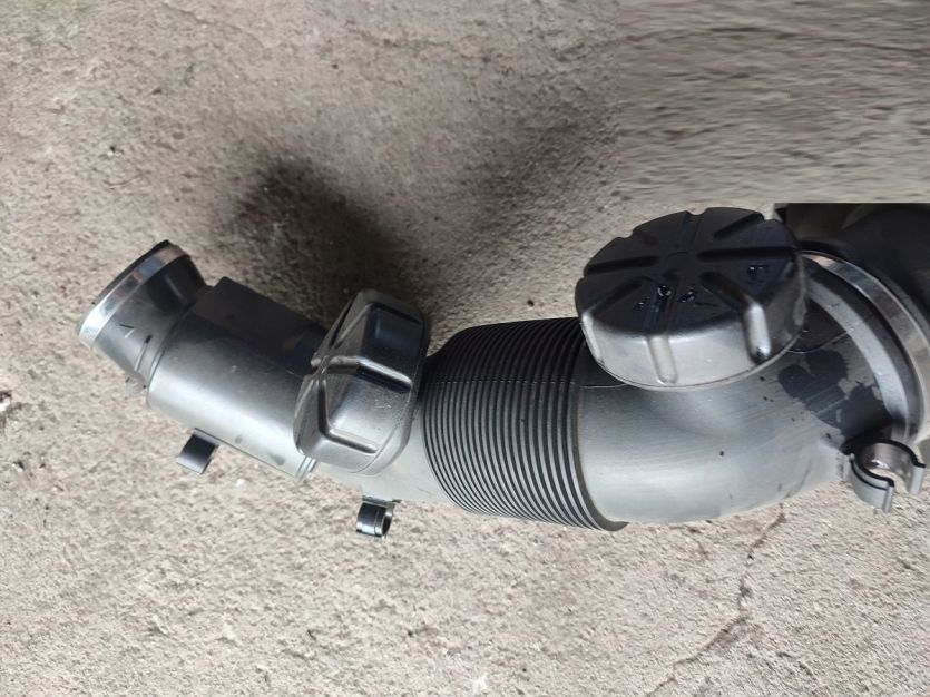 AUDI A8 D4 3.0 TFSI RURA FILTRA POWIET 4H0129616M
