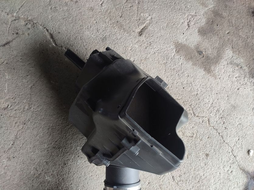AUDI A8 D4 FILTR POWIETRZA PRAWY 4H0133824 S8