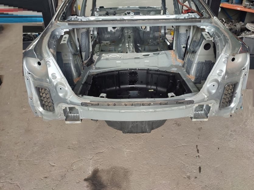 AUDI A8 D4 S8 PAS TYL TYLNY WANNA PODLOGA BAGAZNIK