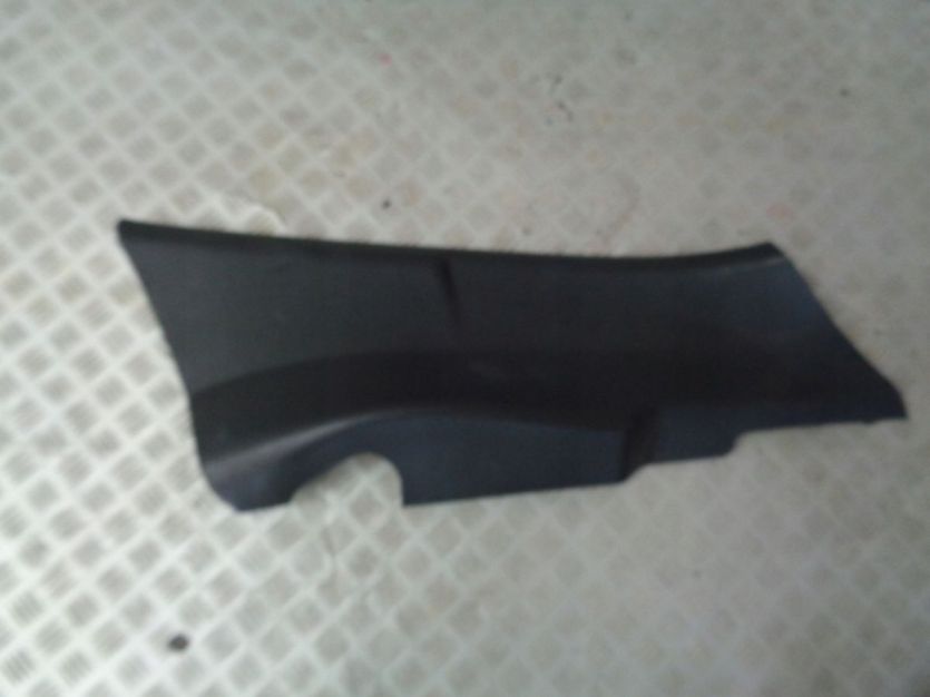 VOLVO V40 II LIFT OSLONA SLUPKA PRAWA 31305360