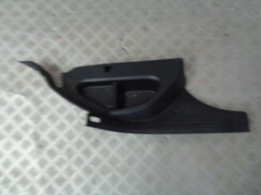 VOLVO V40 II LIFT OSLONA SLUPKA PRAWA TYL 31403181