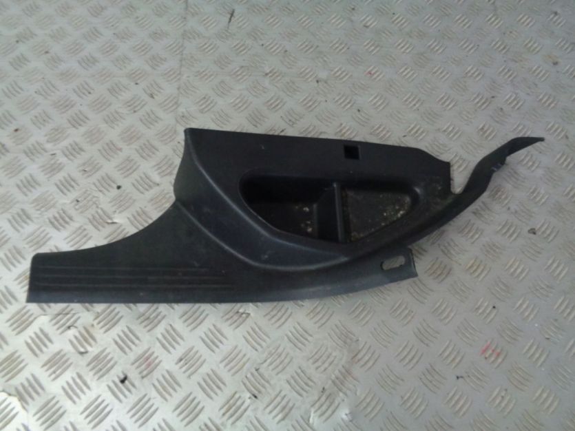 VOLVO V40 II LIFT OSLONA SLUPKA LEWA TYL 31403180