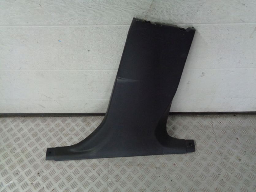 VOLVO V40 II LIFT OSLONA SLUPKA PRAWA 31102352