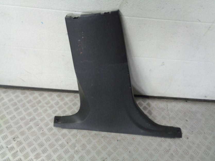 VOLVO V40 II LIFT OSLONA SLUPKA LEWA 31102351