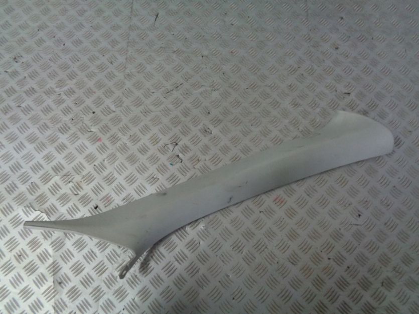 VOLVO V40 II LIFT OSLONA SLUPKA PRAWA 31102346