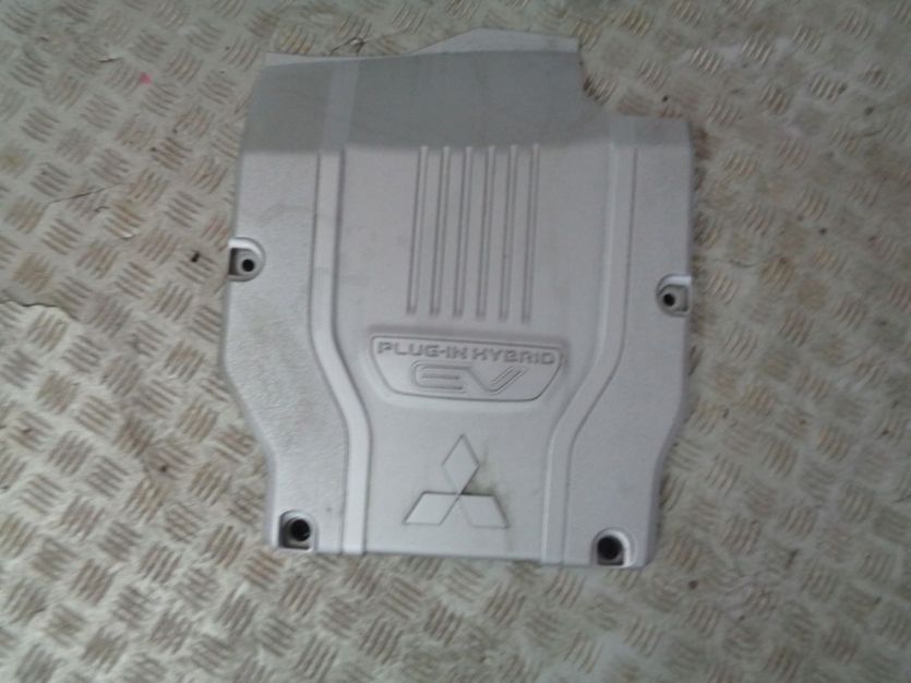 MITSUBISHI OUTLANDER OSLONA POKRYWA SILNIKA GORNA