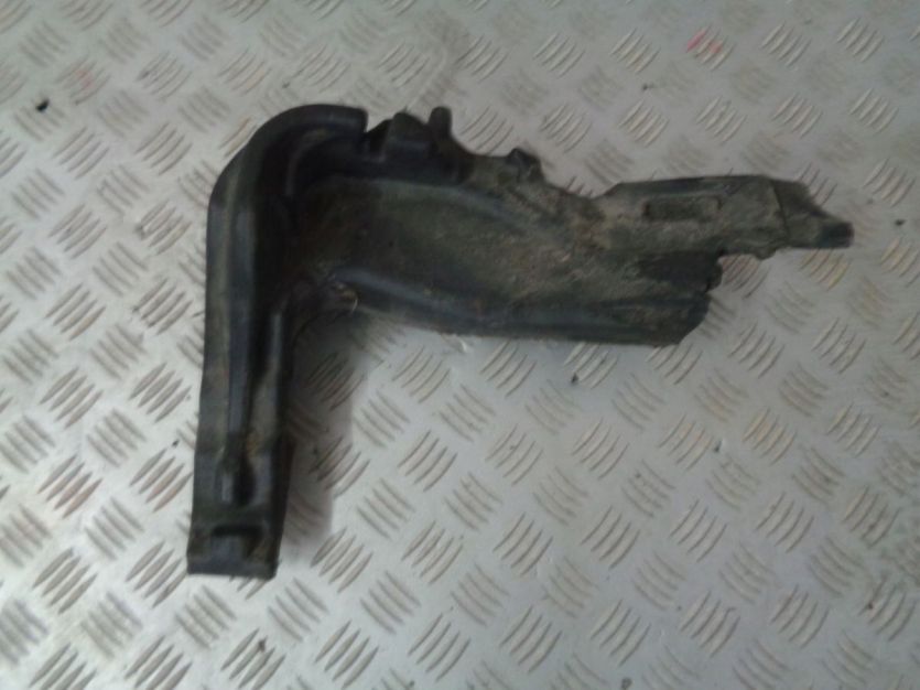 VOLVO V40 II LIFT WYGLUSZENIE BLOTNIKA LEWE