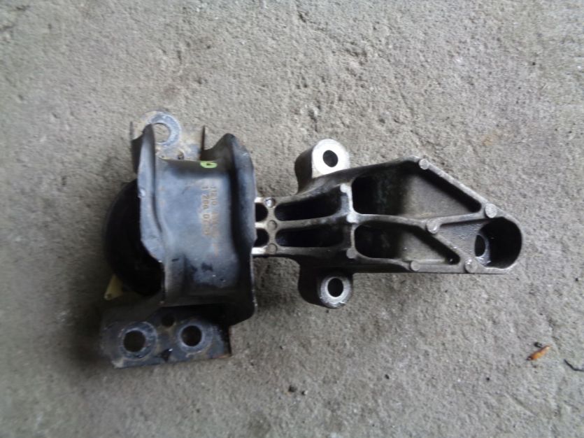 RENAULT CLIO III 3 1.5 DCI LAPA PODUSZKA SILNIKA P