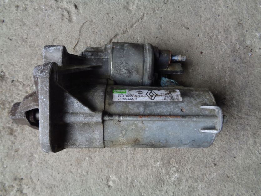 RENAULT CLIO III 3 1.5 DCI ROZRUSZNIK 233003329R