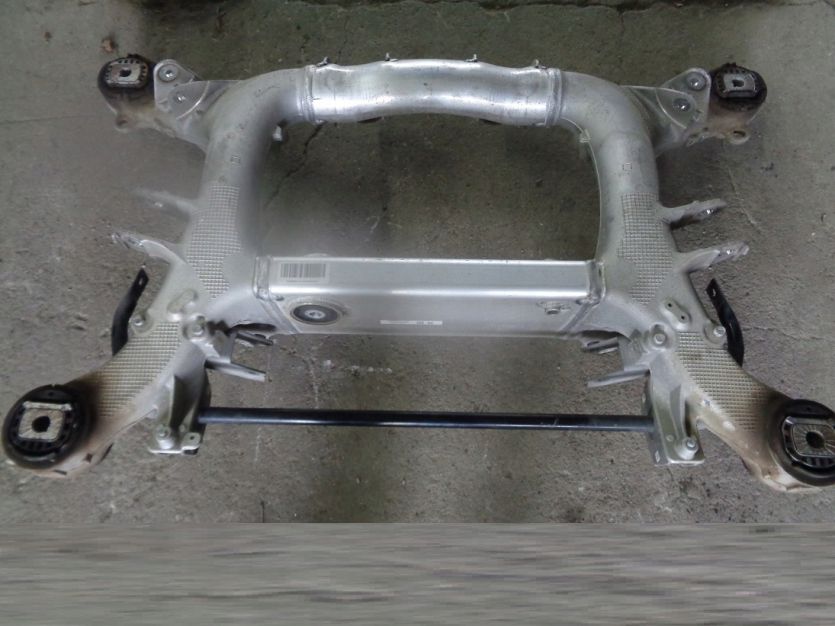 BMW 7 G11 G12 4.4 V8 KOLYSKA WOZEK SANKI TYL TYLNA