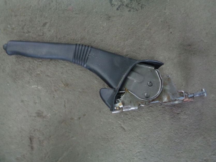 DACIA SANDERO II LIFT DZWIGNIA HAMULCA RECZNEGO