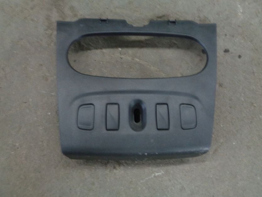 DACIA SANDERO II LIFT OSLONA RAMKA PANELU SZYB