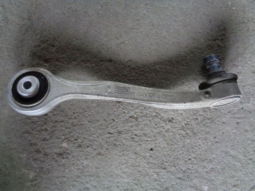 AUDI A8 D4 3.0 TFSI WAHACZ PRAWY GORNY