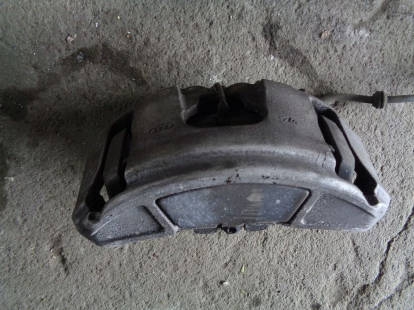 AUDI A8 D4 3.0 TFSI ZACISK HAMULCOWY PRAWY PRZOD