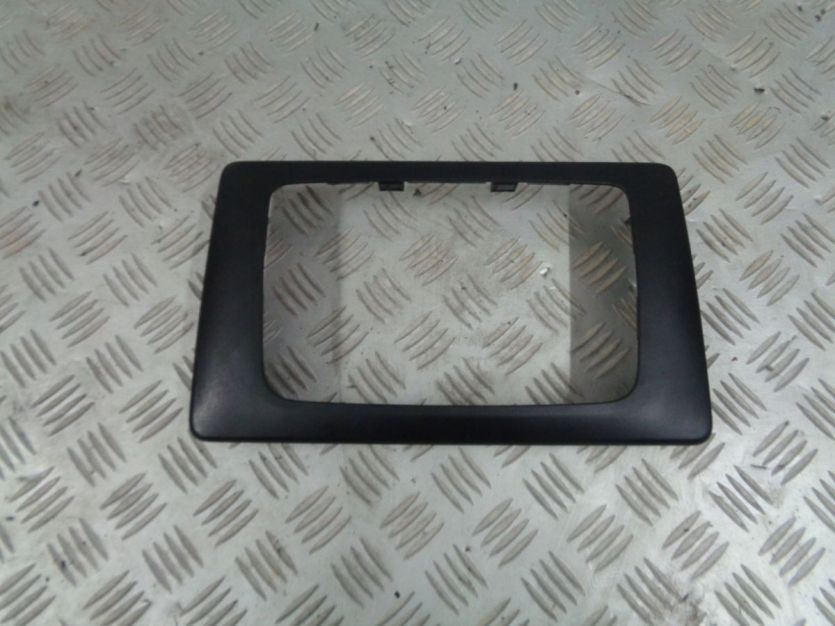DACIA DUSTER II RAMKA RADIA DEKOR DESKI 682601526R