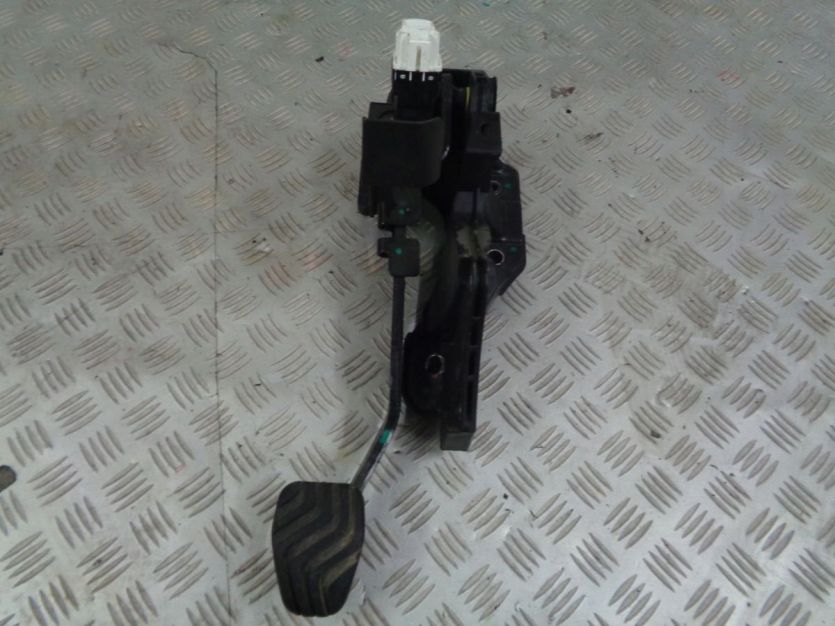 DACIA DUSTER II PEDAL HAMULCA 8201606986