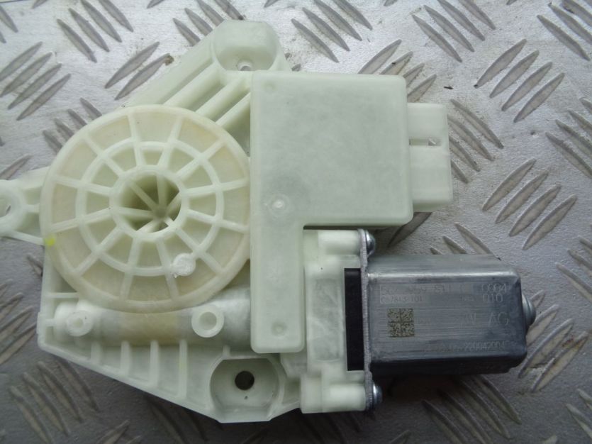 VW ATLAS CROSS SILNICZEK SZYB PRAWY TYL 5Q4959811G