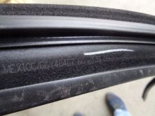 VW ATLAS CROSS RAMKA DRZWI LEWA PRZOD USZCZELKA