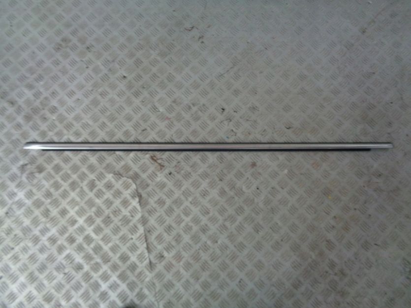 VW ATLAS CROSS LISTWA CHROM PRAWA 3CM839476