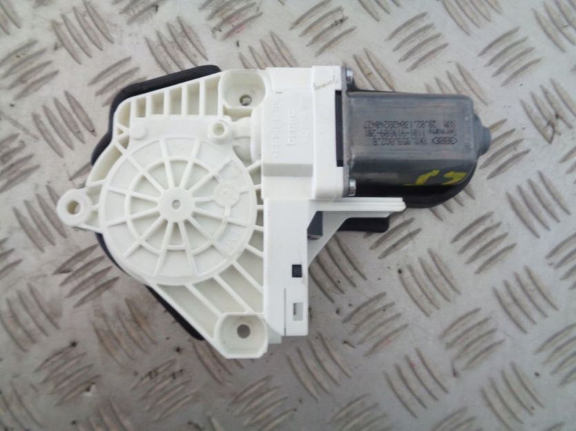 AUDI A8 D4 4H SILNICZEK SZYBY LEWY TYL 8K0959802B