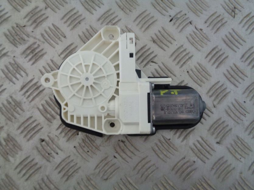 AUDI A8 D4 4H SILNICZEK SZYBY PRAWY TYL 8K0959801B