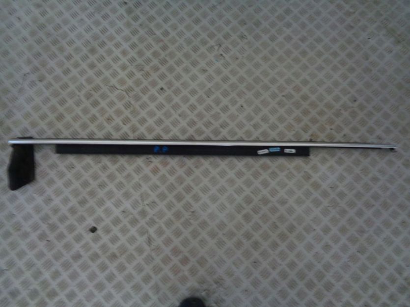 AUDI A8 D4 4H LISTWA ZGARNIAJACA PRAWA PRZOD