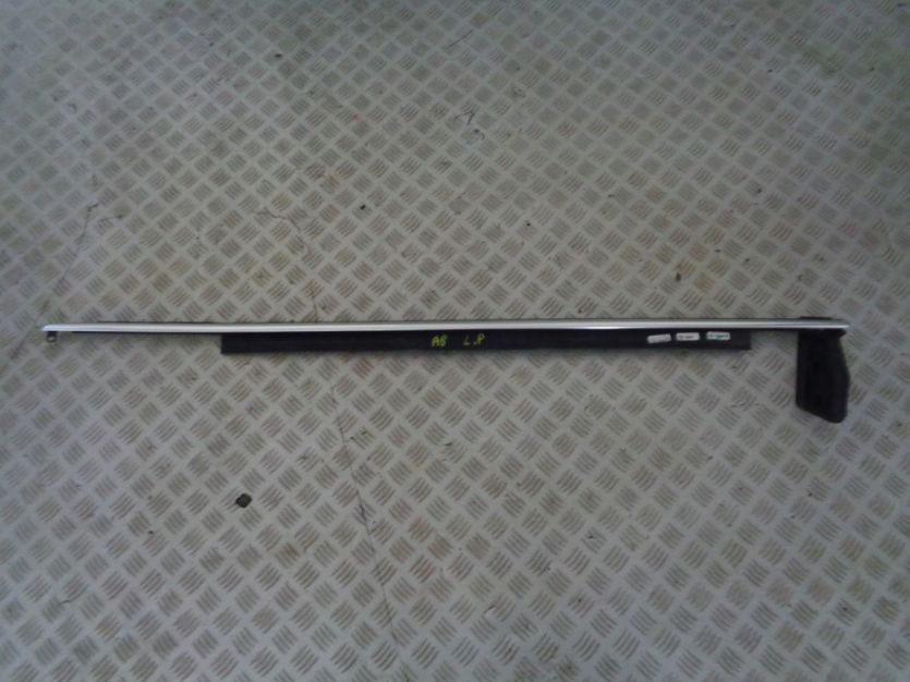 AUDI A8 D4 4H LISTWA ZGARNIAJACA LEWA PRZOD