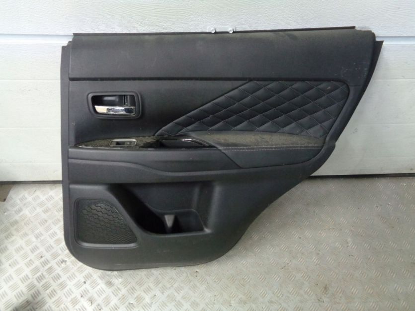 MITSUBISHI OUTLANDER III TAPICERKA DRZWI PRAWA TYL
