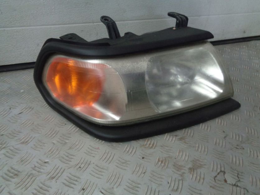 MITSUBISHI PAJERO SPORT LAMPA PRAWA PRZOD PRZEDNIA