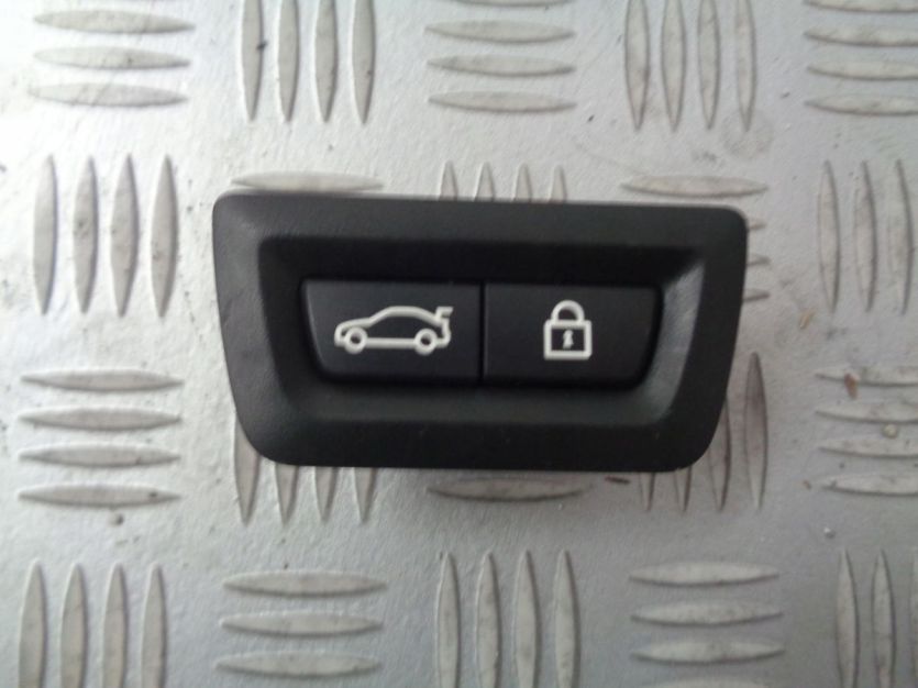 BMW 7 G11 G12 PRZYCISK BLOKADY OTWIERANIA KLAPY TY